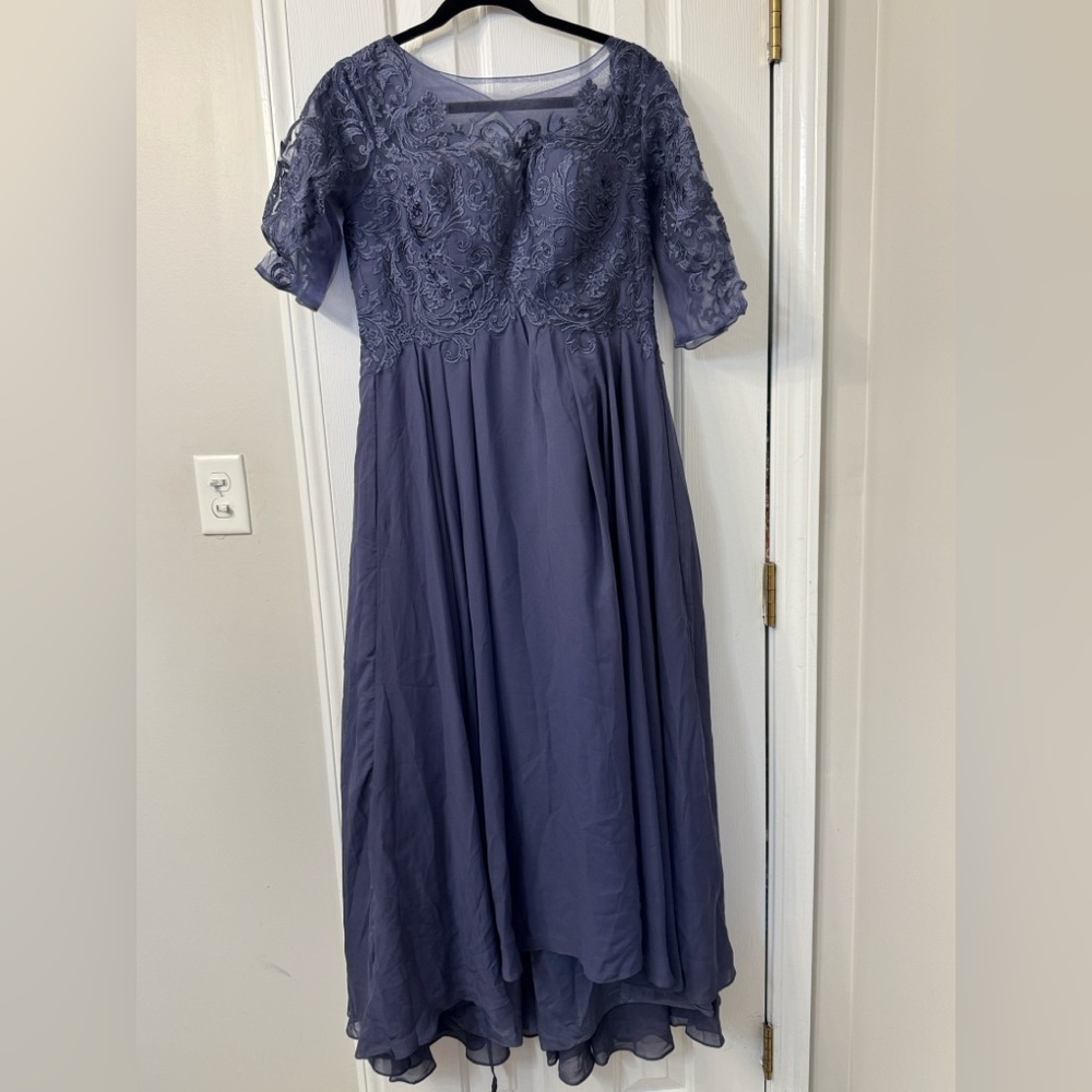 Elegant Lace Evening/Prom Gown in Dusty Blue